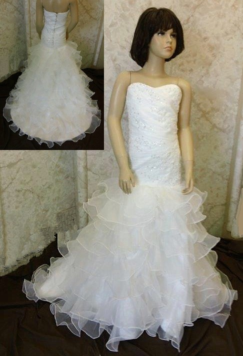 Matching sweetheart strapless mermaid gowns for the bride and flower girl.