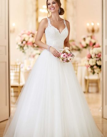 A-line Sweetheart floor-length tulle and organza princess wedding gown