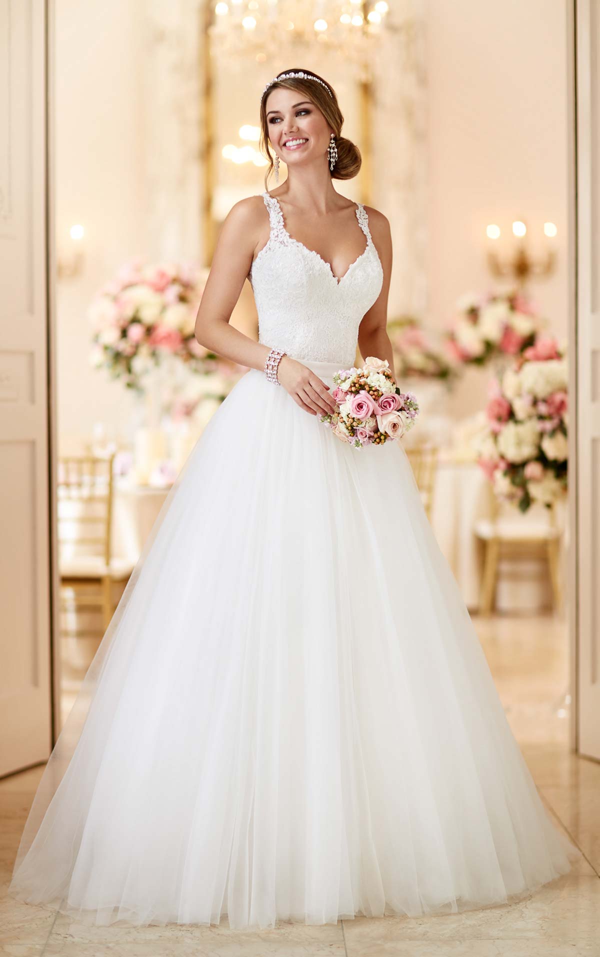 Princess Wedding Gown,Sparkly Bridal Gown,Wedding Gown with Sleeves -  Landress.co.uk