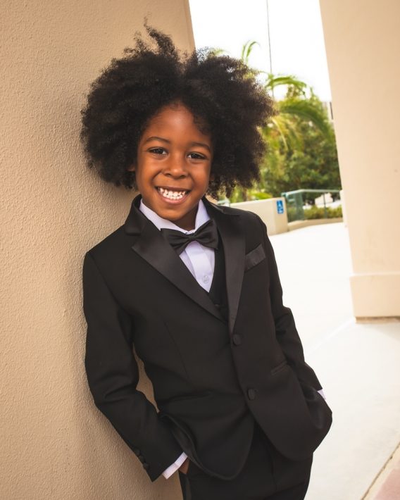 Five-piece boy size 1-16 black suit.