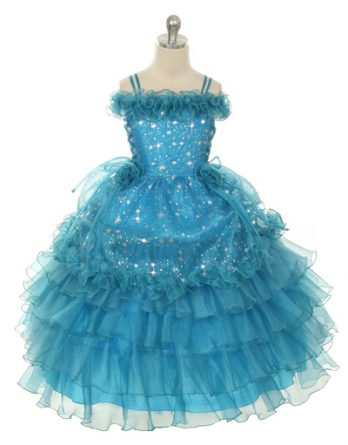 Stunning princess gown in star-printed organza and ruffle layered skirt and off-the-shoulder sleeves. Corset on the sides.