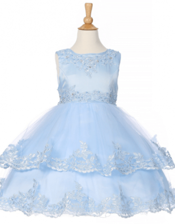 Celebrate Spring in this sleeveless, lace embellished bodice, waist & 2 tier ski
